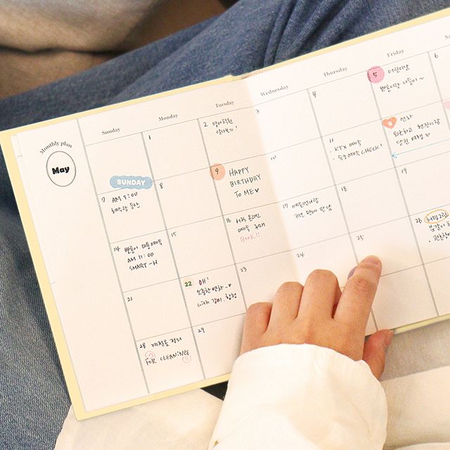 Daddy Long Legs Classic Weekly Planner 365days Undated